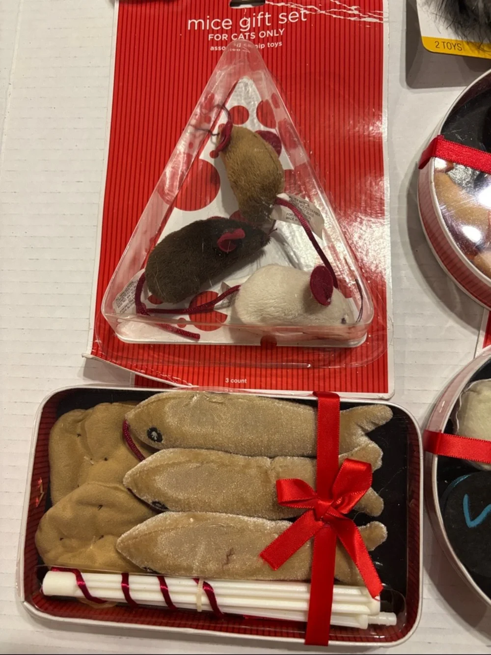 Catnip Toy Gift Tins! Mice, Santa Hat & boots, seafood, Xmas = 22 toys total!